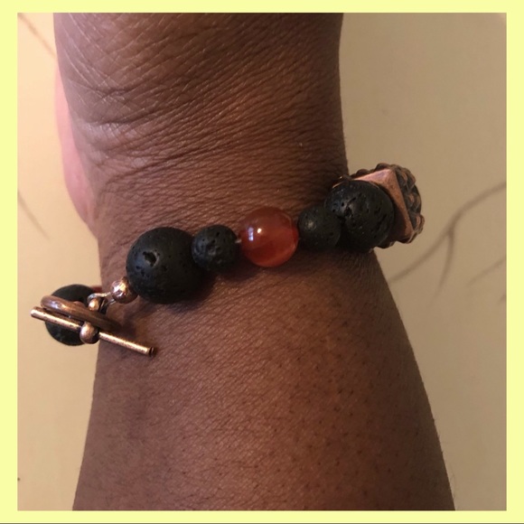 Toggle clasp bracelet designed with lava beads - Picture 6 of 6